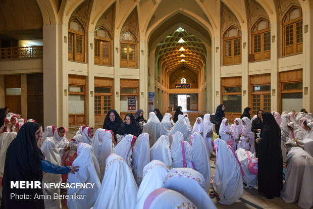 جشن عبادت دانش آموزان دختر در حرم مطهر شاهچراغ(ع)