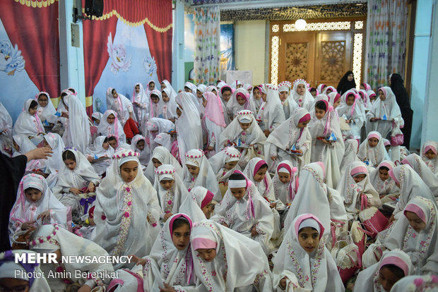 جشن عبادت دانش آموزان دختر در حرم مطهر شاهچراغ(ع)
