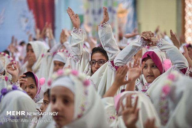 جشن عبادت دانش آموزان دختر در حرم مطهر شاهچراغ(ع)
