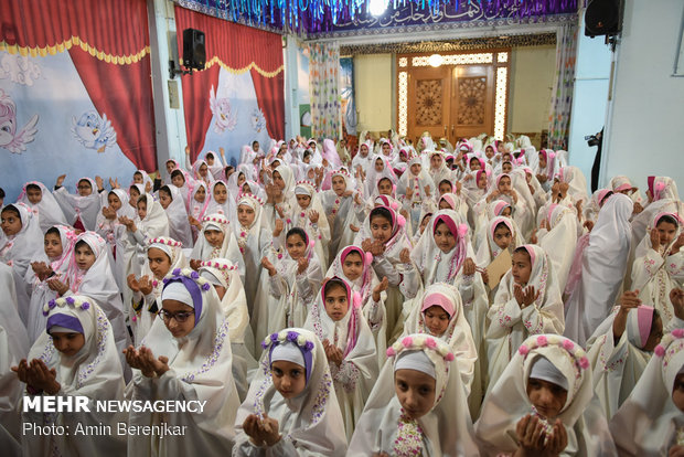 جشن عبادت دانش آموزان دختر در حرم مطهر شاهچراغ(ع)