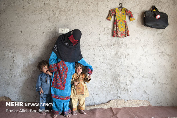 Embroidery female artists of Jask