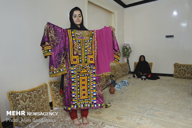 Embroidery female artists of Jask