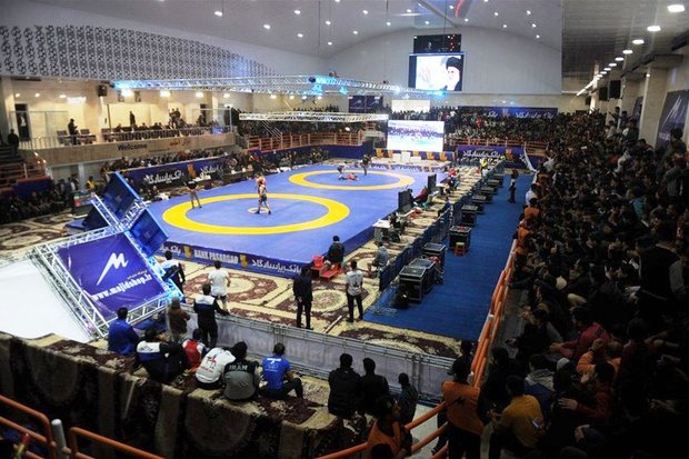 سالن ۲۵۰۰ نفری اندیمشک با حضور وزیر ورزش رسما افتتاح شد