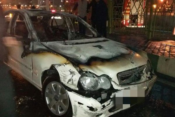 آتش سوزی خودرو در خیابان توانیر جنوبی تبریز