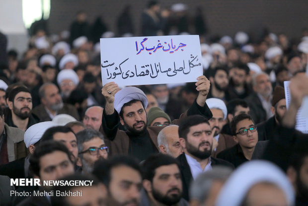 وقفة احتجاجية بمدينة قم تعارض انضمام ايران الى اتفاقية "باليرمو" 