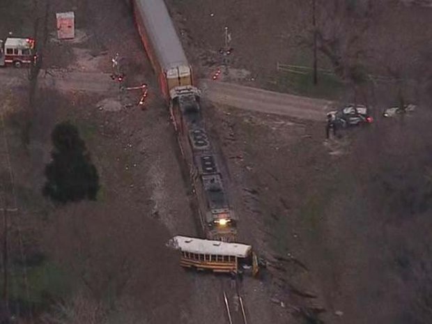امریکہ میں اسکول بس اور ٹرین میں تصادم سے طالب علم ہلاک، 2 زخمی