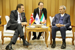 ICCIMA Head Gholam-Hossein Shafeie (R) met with Rifat Hisarciklioglu, president of the Union of Chambers and Commodity Exchanges of Turkey (known as TOBB), in Tehran on Saturday