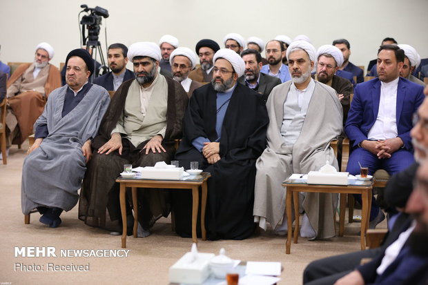 Leader receives officials of Islamic Propagation Center of Qom Seminary