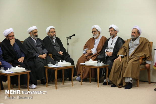 Leader receives officials of Islamic Propagation Center of Qom Seminary