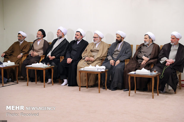 Leader receives officials of Islamic Propagation Center of Qom Seminary