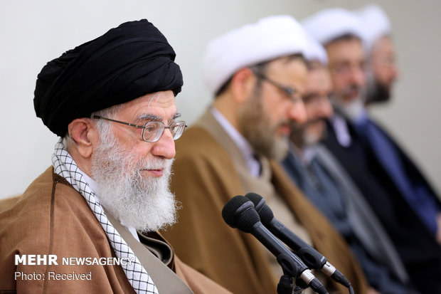 قائد الثورة يستقبل مسؤولين من مكتب الدعاية الإسلامية