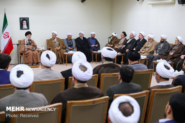 Leader receives officials of Islamic Propagation Center of Qom Seminary