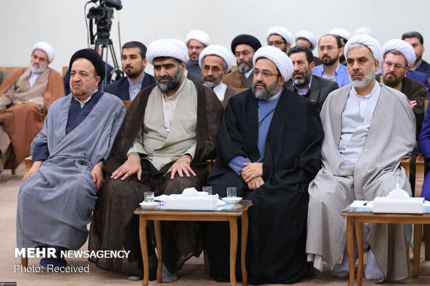 Leader receives officials of Islamic Propagation Center of Qom Seminary