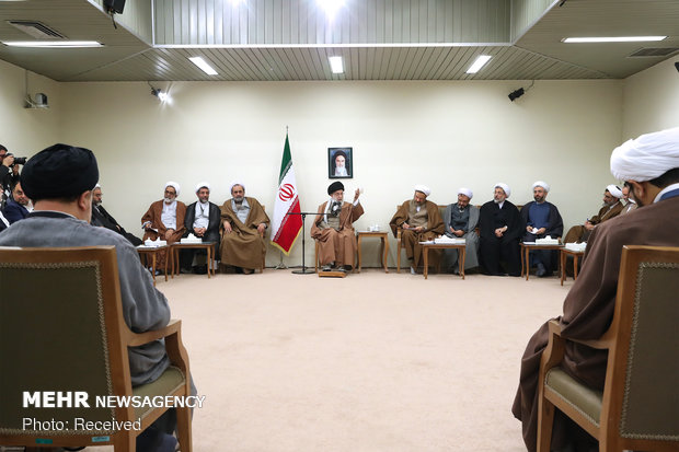 Leader receives officials of Islamic Propagation Center of Qom Seminary