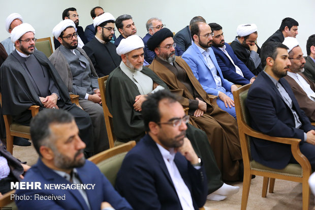 Leader receives officials of Islamic Propagation Center of Qom Seminary