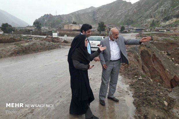 قطع راه ارتباطی ۱۱ روستای پلدختر براثر بارش باران