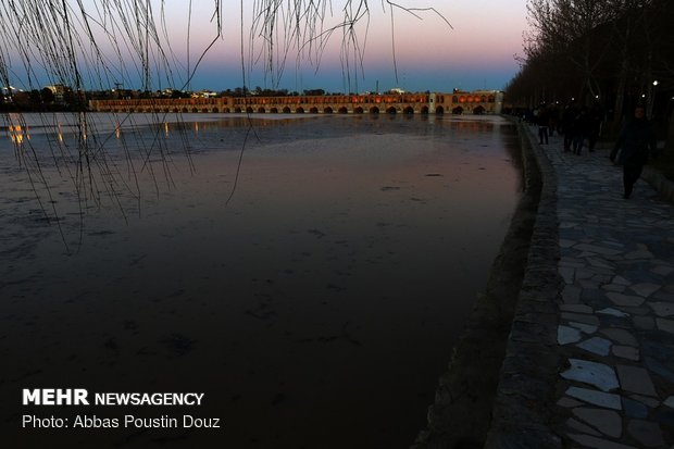 Water flows into dried-up Zayanderud
