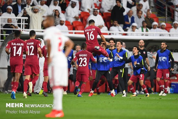 دیدار تیم های فوتبال امارات و قطر