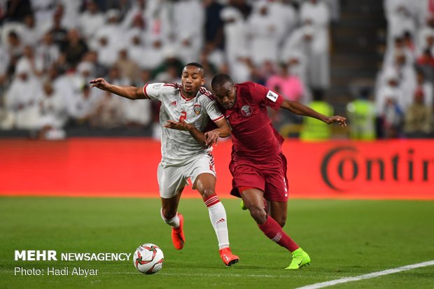 دیدار تیم های فوتبال امارات و قطر
