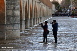 Euphoria in Isfahan as water flows into Zayanderud 