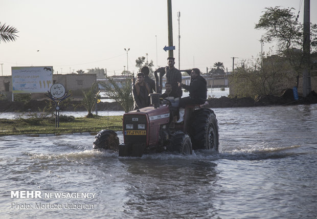 Severe flood hits SW Iran