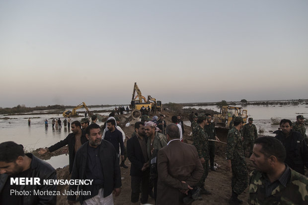 Severe flood hits SW Iran