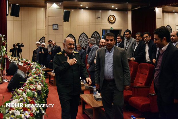 همایش مسئولان کانون های بسیج اساتید دانشگاه آزاد اسلامی