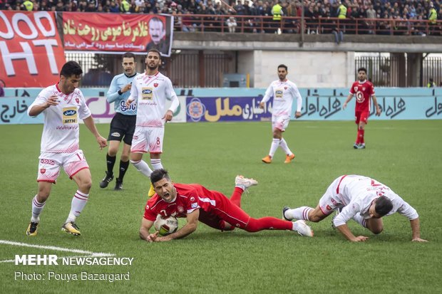 دیدار تیم های سپیدرود رشت با پرسپولیس تهران