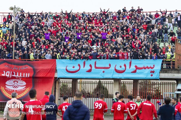 دیدار تیم های سپیدرود رشت با پرسپولیس تهران