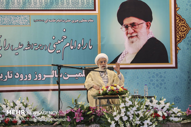 Commemoration of ‘Ten-Day Dawn’ in Imam Khomeini’s mausoleum	