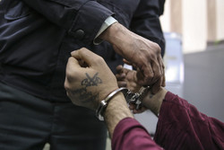 دستگیری ۵ سارق مسلح فروشگاه پوشاک در بهارستان