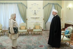 Pakistan’s new amb. to Iran presents credential to Pres. Rouhani