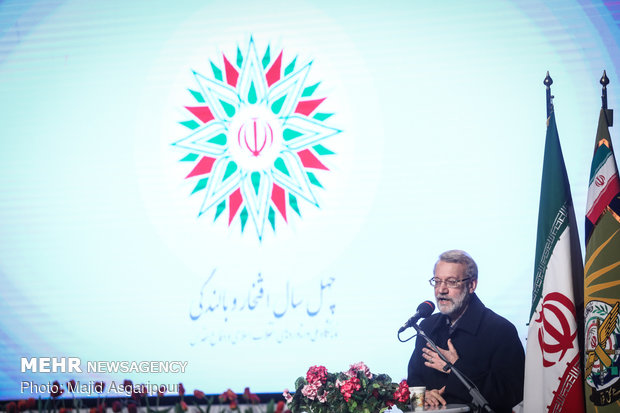افتتاح معرض "انجازات الثورة الاسلامية خلال اربعين عام" 