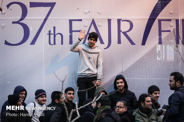 استقبال پرشور مردم از سی و هفتمین جشنواره فیلم فجر