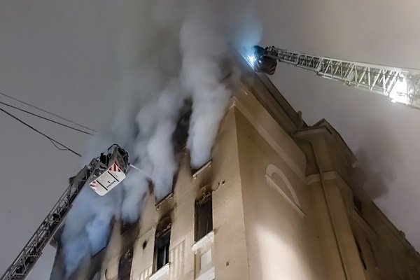 VIDEO: Fire in central Moscow claims 7 lives