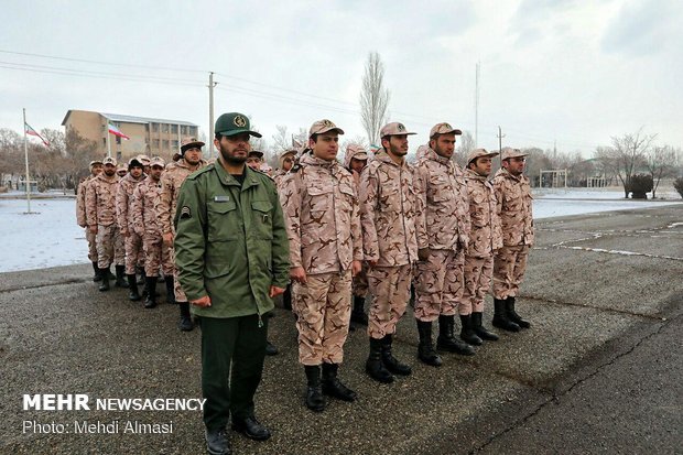 صبحگاه مشترک نیروهای مسلح استان زنجان به مناسبت دهه فجر