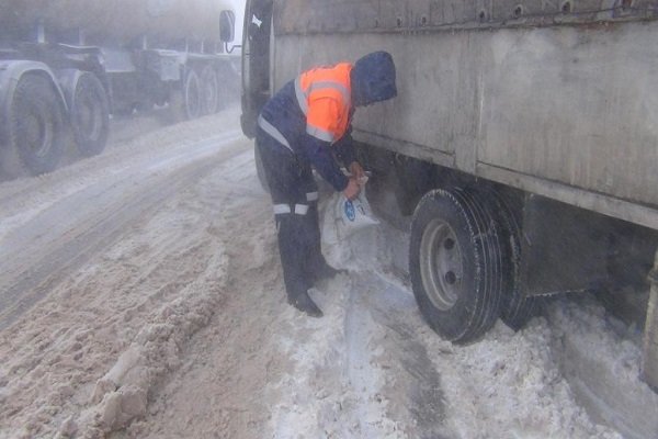 برف و کولاک در جاده‌های کشور/ تجهیزات زمستانی همراه داشته باشید