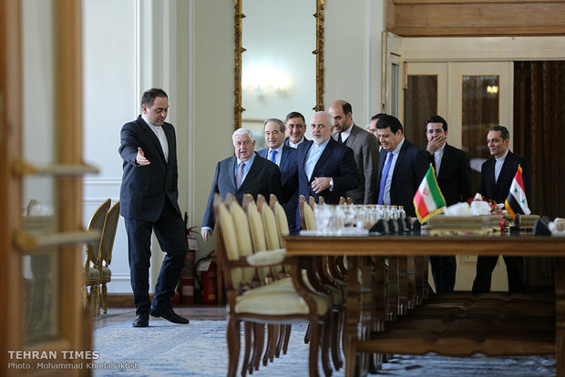 Zarif meets Syrian counterpart, UN envoy for Syria in Tehran
