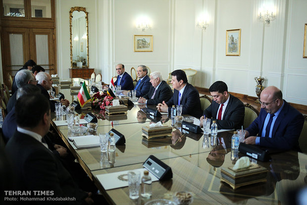 Zarif meets Syrian counterpart, UN envoy for Syria in Tehran