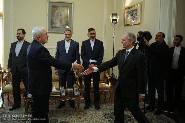 Zarif meets Syrian counterpart, UN envoy for Syria in Tehran