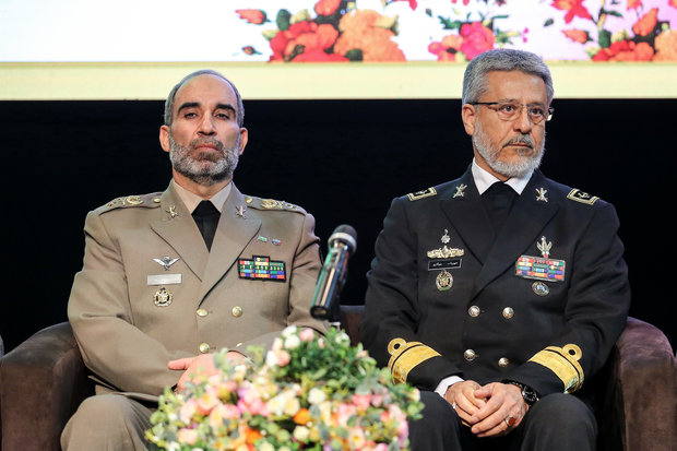 Army commanders hold presser in Tehran