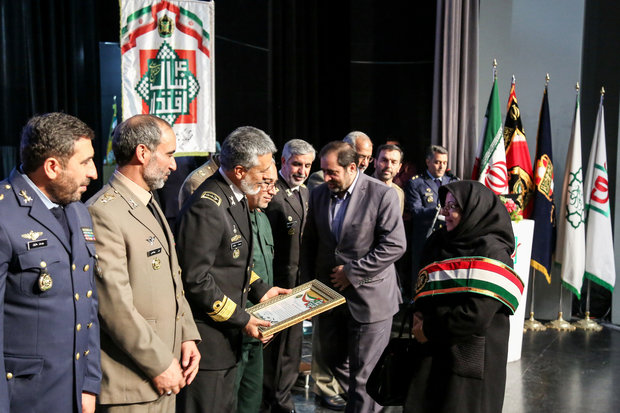 Army commanders hold presser in Tehran