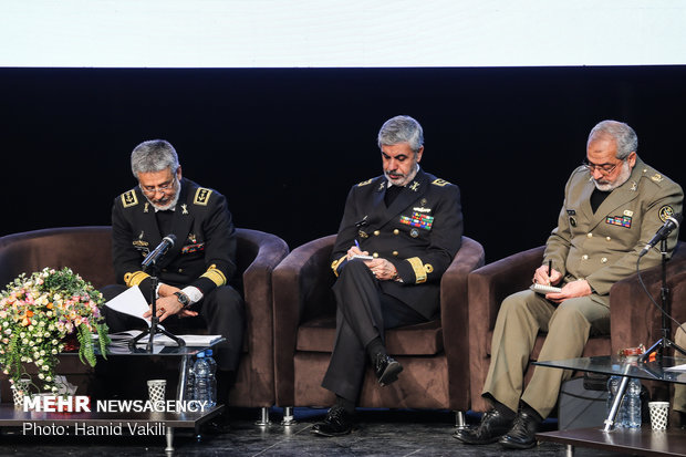 Army commanders hold presser in Tehran