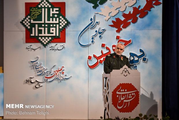 مراسم إزاحة الستار عن مجموعة كتب حول المنظومة الفكرية الدفاعية في إيران