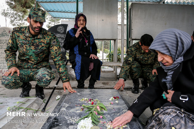 آئین «میهمانی لاله‌ها» در گلزار شهدای تهران