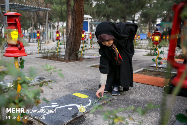 آئین «میهمانی لاله‌ها» در گلزار شهدای تهران