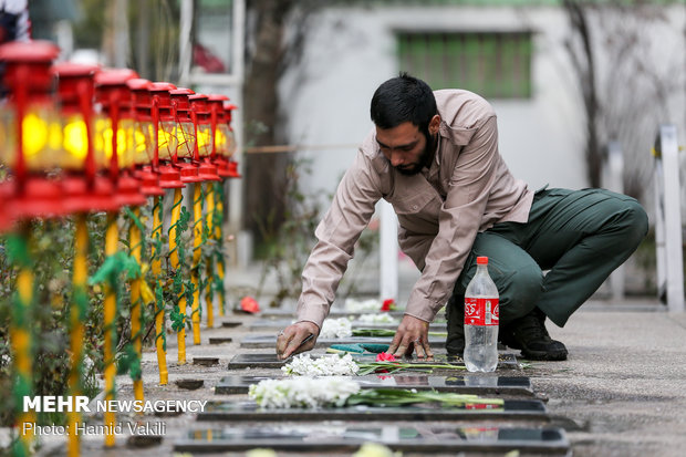 آئین «میهمانی لاله‌ها» در گلزار شهدای تهران