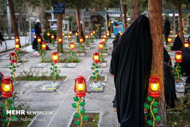 آئین «میهمانی لاله‌ها» در گلزار شهدای تهران