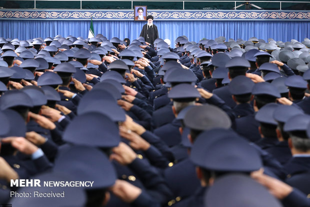 Ayat. Khamenei receives Army Air Force commanders, staff
