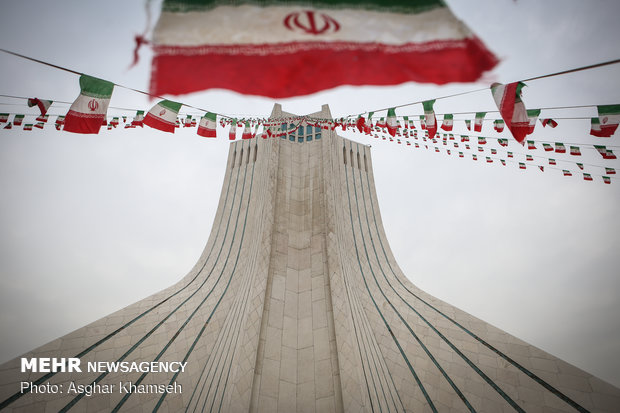 آذین بندی شهر با پرچم مقدس جمهوری اسلامی ایران